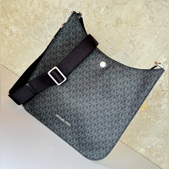 Michael Kors Briley Large Messenger Bag MK Black - Picture 13 of 16